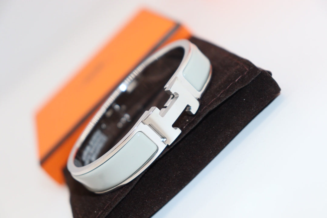 [CiCi]H LIGHT BLUE BRACELET