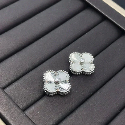 [CiCi]CLOVER MINI 9.5MM LASER EARRINGS