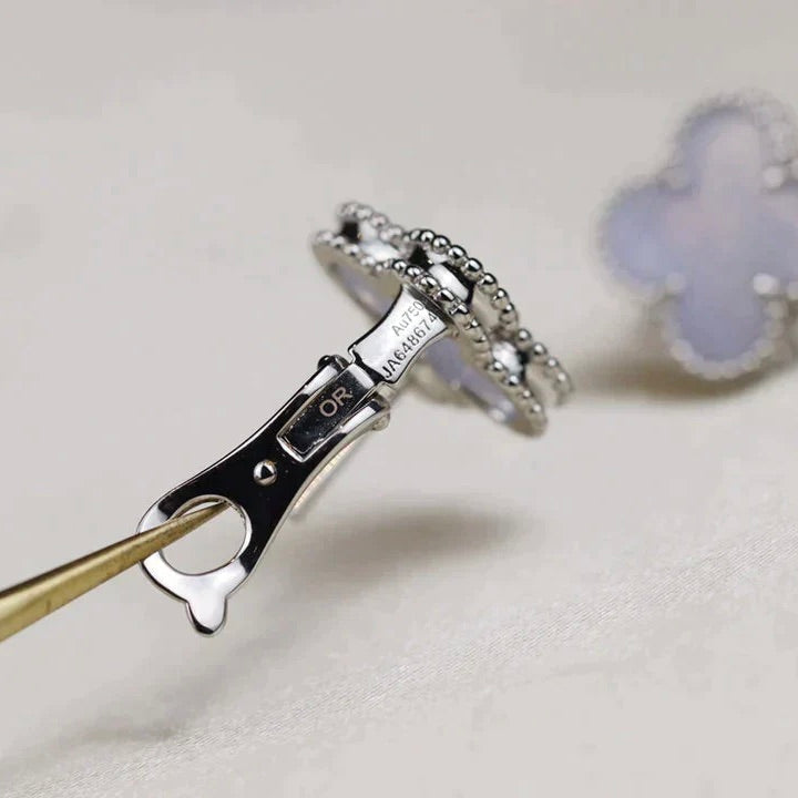 [CiCi]CLOVER MEDIUM 1 MOTIFS  WHITE MOP EARRINGS SILVER