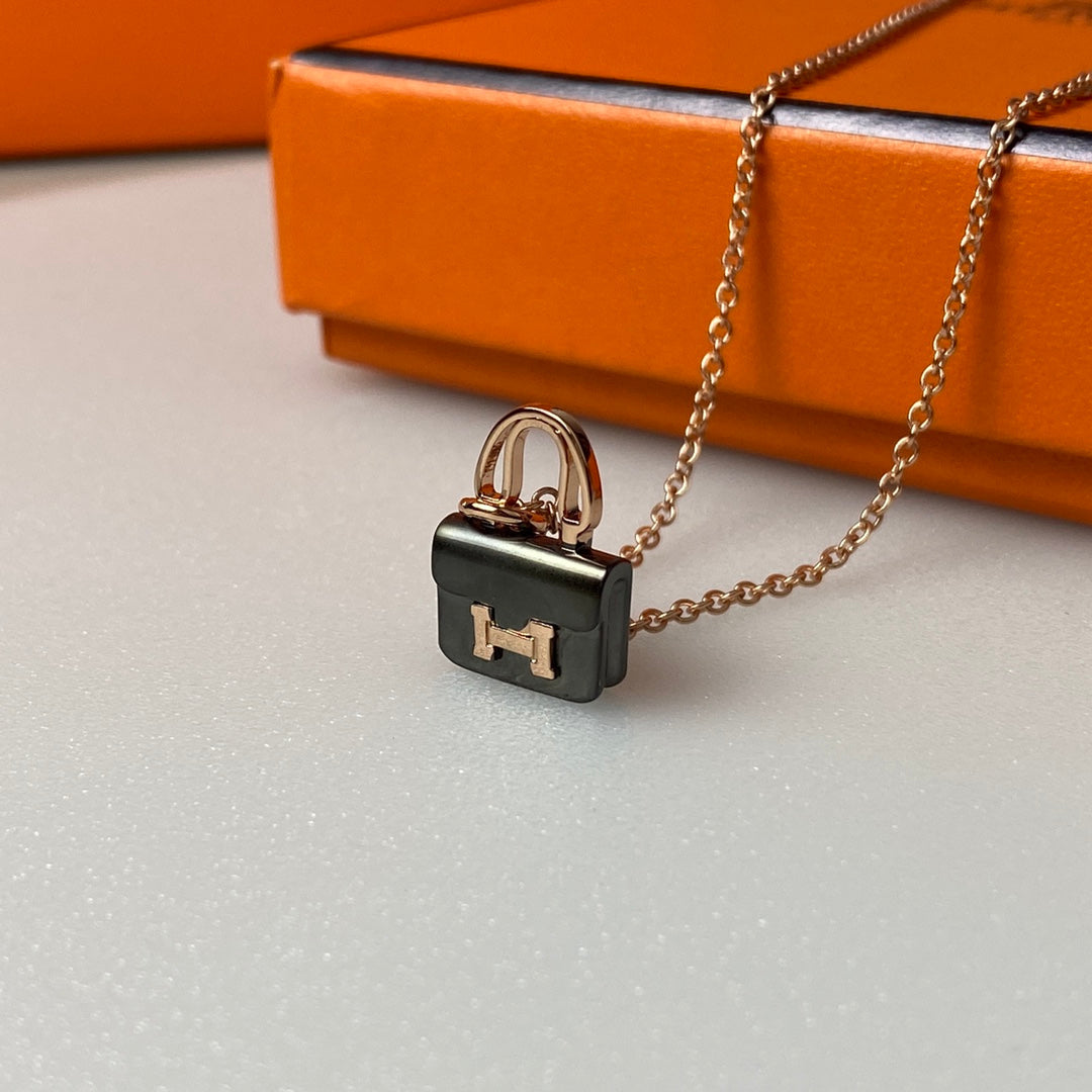 [CiCi]CONSTANCE BLACK PEDANT PINK GOLD NECKLACE