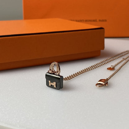 [CiCi]CONSTANCE BLACK PEDANT PINK GOLD NECKLACE