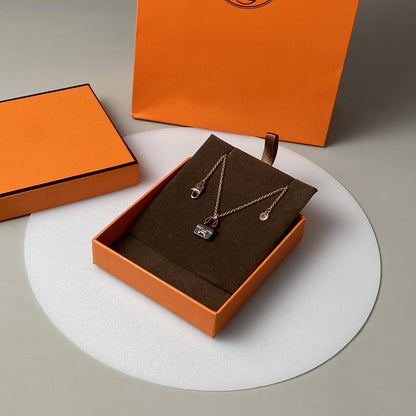 [CiCi]CONSTANCE BLACK PEDANT PINK GOLD NECKLACE