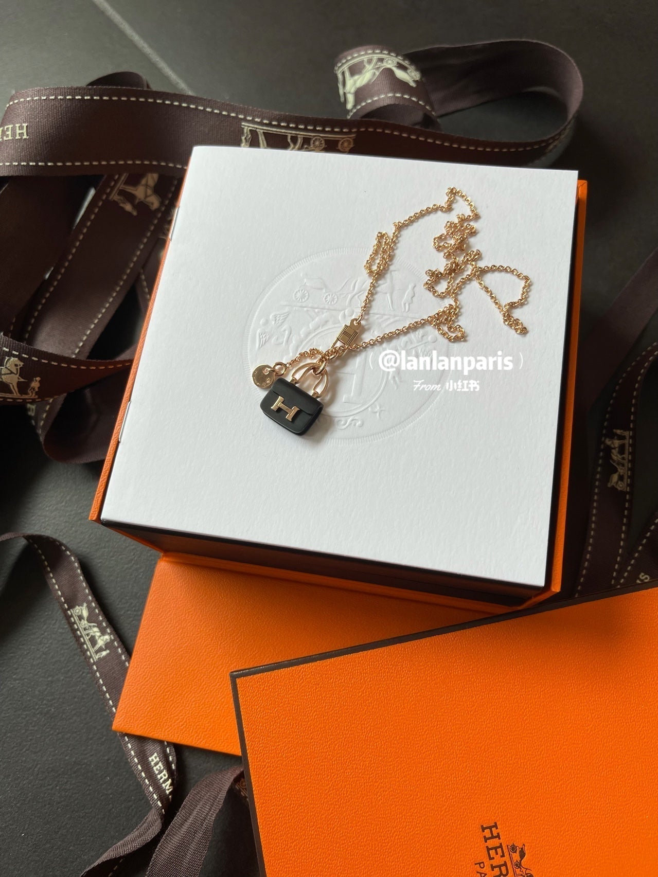 [CiCi]CONSTANCE BLACK PEDANT PINK GOLD NECKLACE