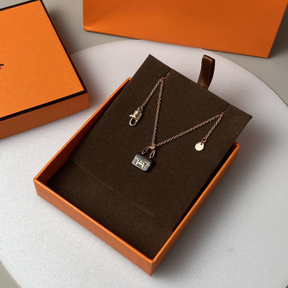 [CiCi]CONSTANCE BLACK PEDANT PINK GOLD NECKLACE