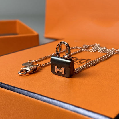 [CiCi]CONSTANCE BLACK PEDANT PINK GOLD NECKLACE