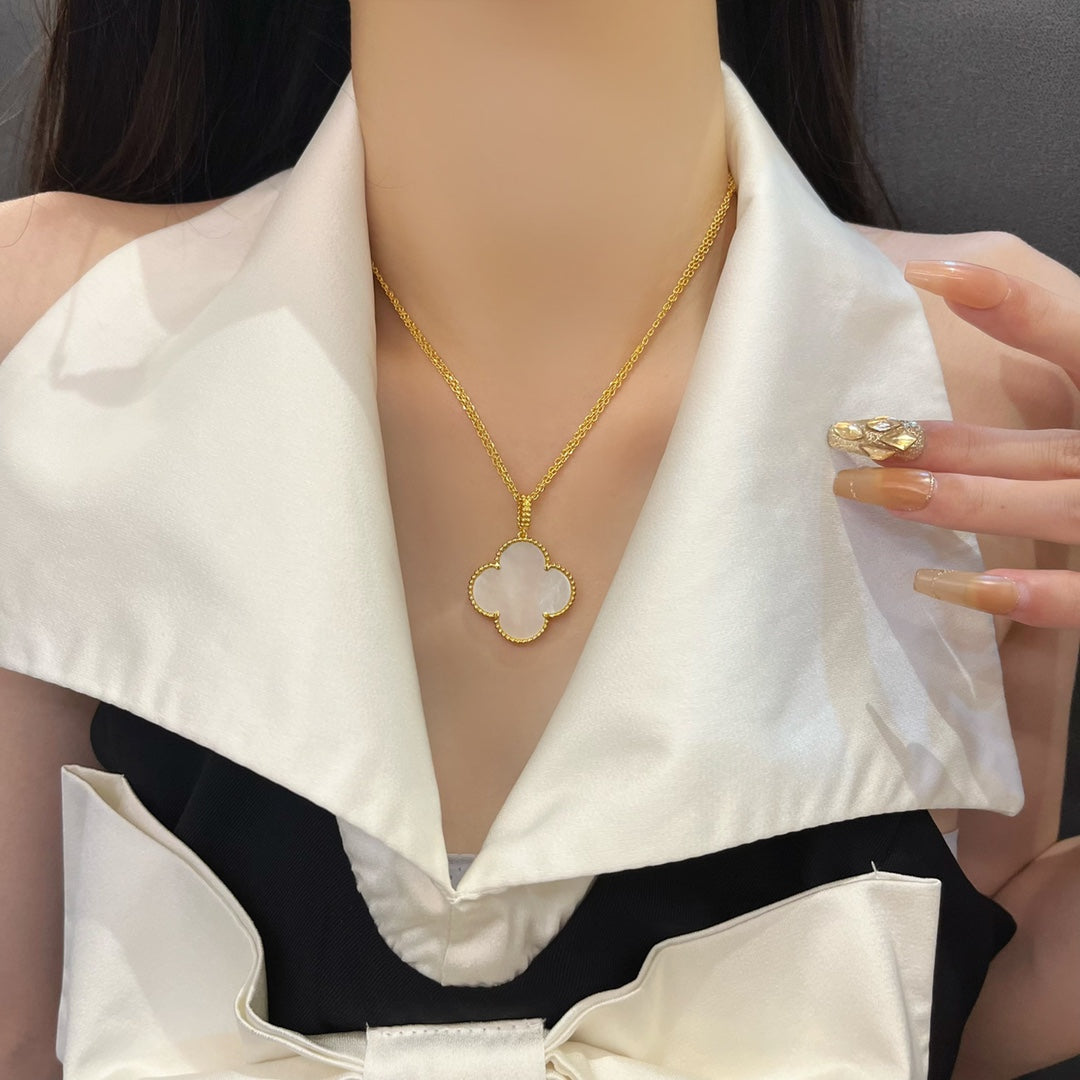 [CiCi]CLOVER 25MM MOP LARGE PENDANT NECKLACE