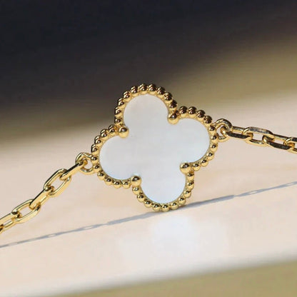 [CiCi]CLOVER 20 MOTIVE WEISS PERLMUTT HALSKETTE