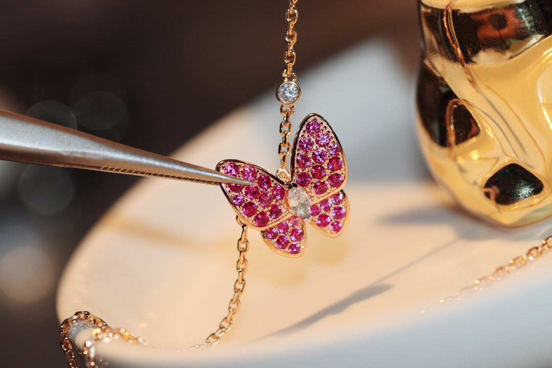 [CiCi] BUTTERFLY ROTGOLD-HALSKETTE MIT ROTEM DIAMANT
