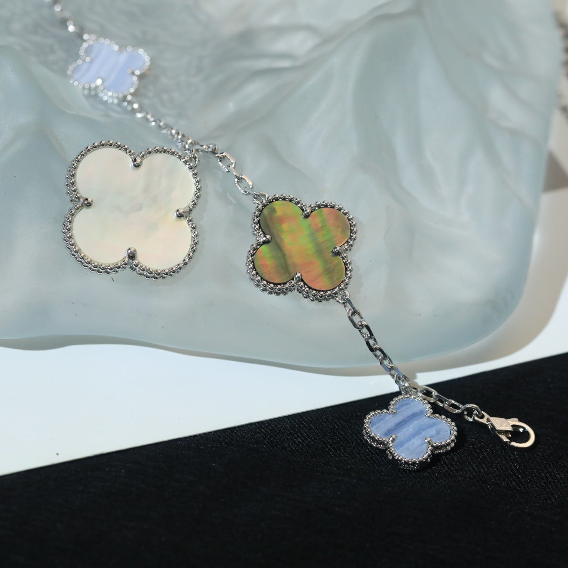 [CiCi]CLOVER BRACELET 5 MOTIFS MOP CHALCEDONY SILVER