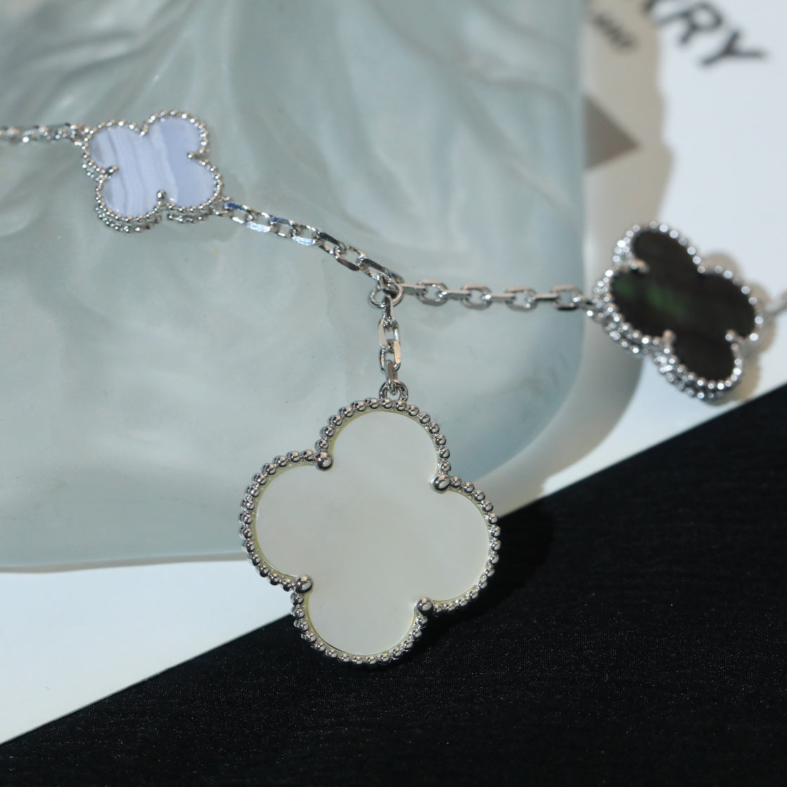 [CiCi]CLOVER BRACELET 5 MOTIFS MOP CHALCEDONY SILVER