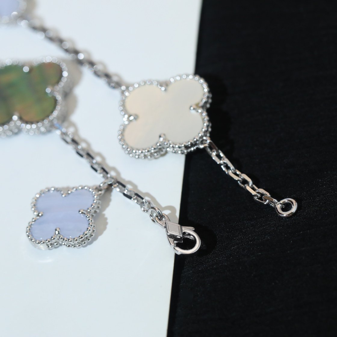 [CiCi]CLOVER BRACELET 5 MOTIFS MOP CHALCEDONY SILVER