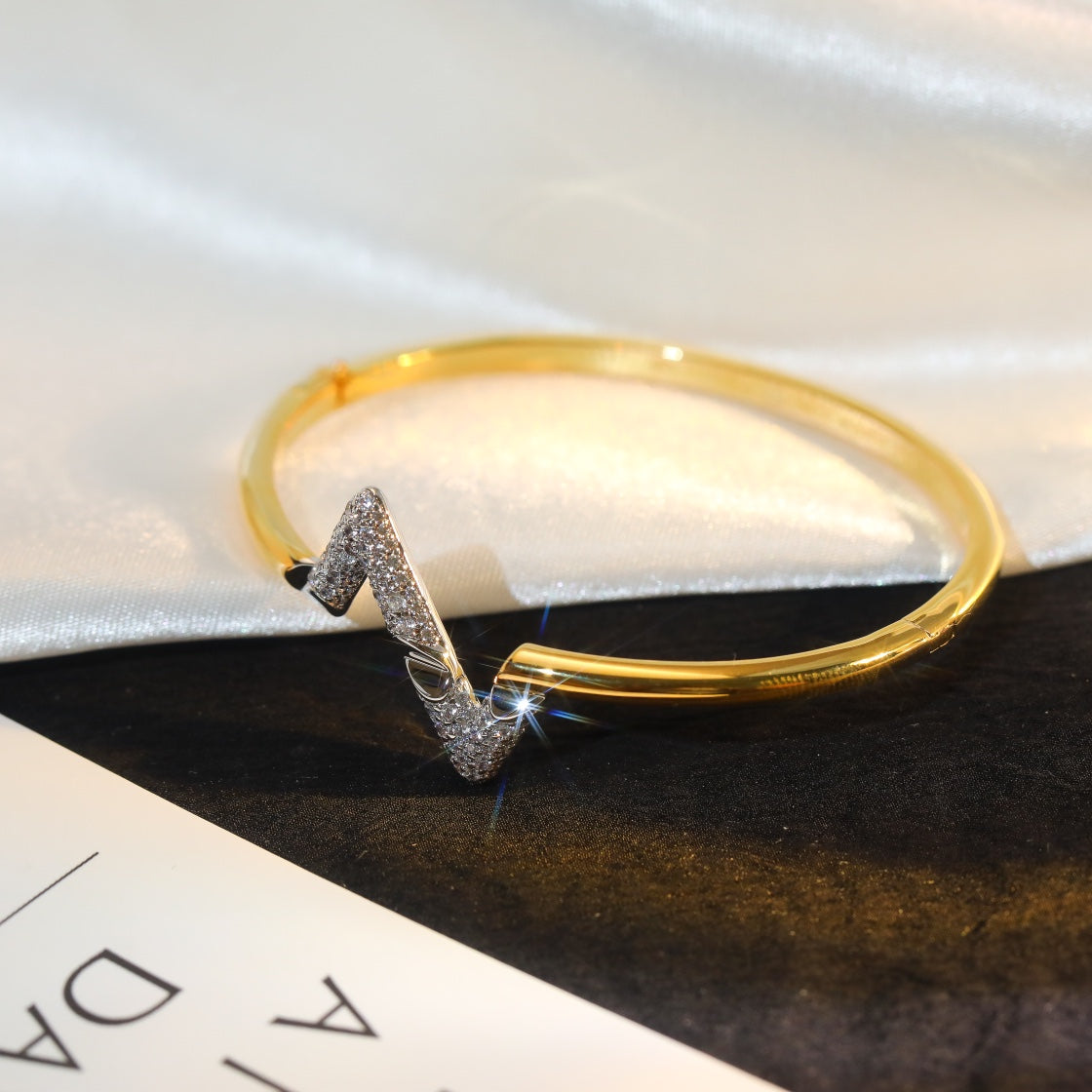 [CiCi]VOLTE UPSITE DOWN GOLD DIAMOND BRACELET