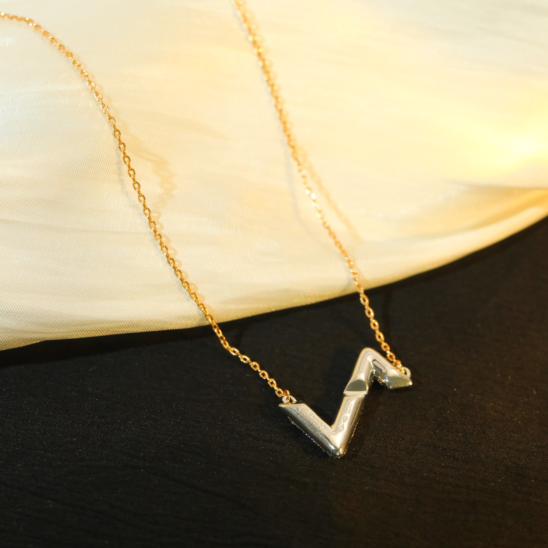 [CiCi]VOLT SILVER DIAMOND PEDANT NECKLACE