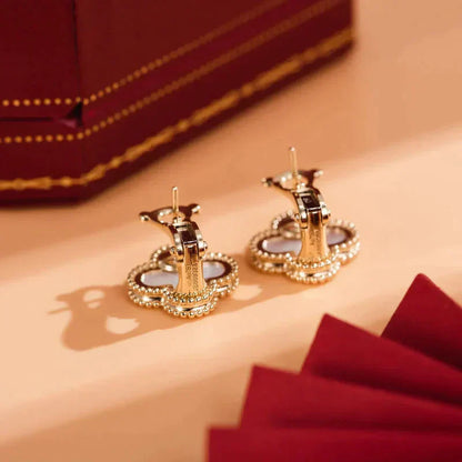 [CiCi]CLOVER MEDIUM 1 MOTIFS  WHITE MOP STUD EARRINGS
