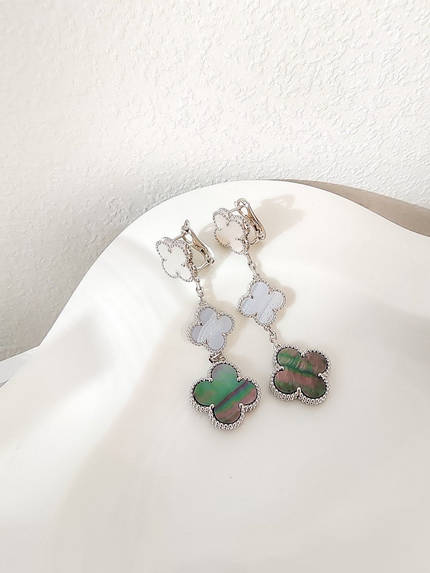 [CiCi]CLOVER 3 MOTIFS CHALCEDONY DARK MOP SILVER EARRINGS