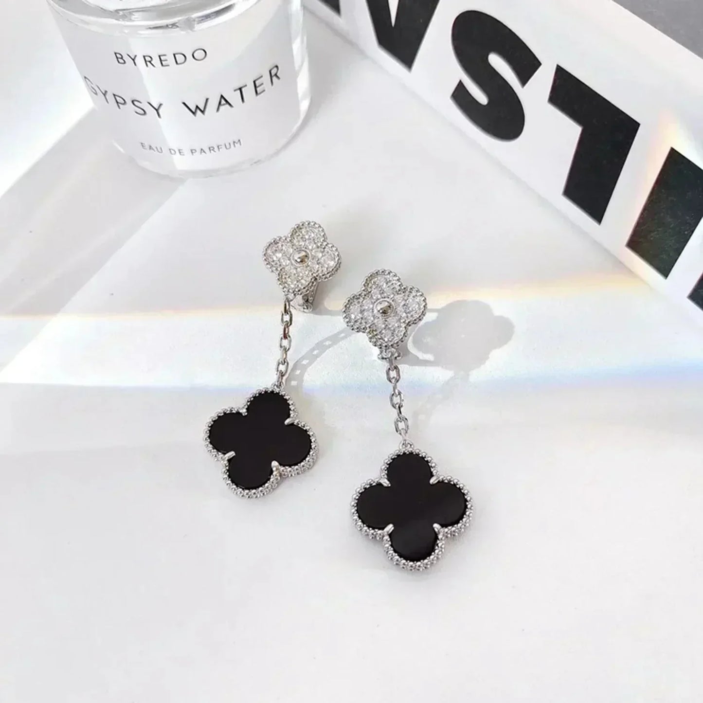 [CiCi]CLOVER 2 MOTIFS  DIAMOND ONYX EARRINGS SILVER