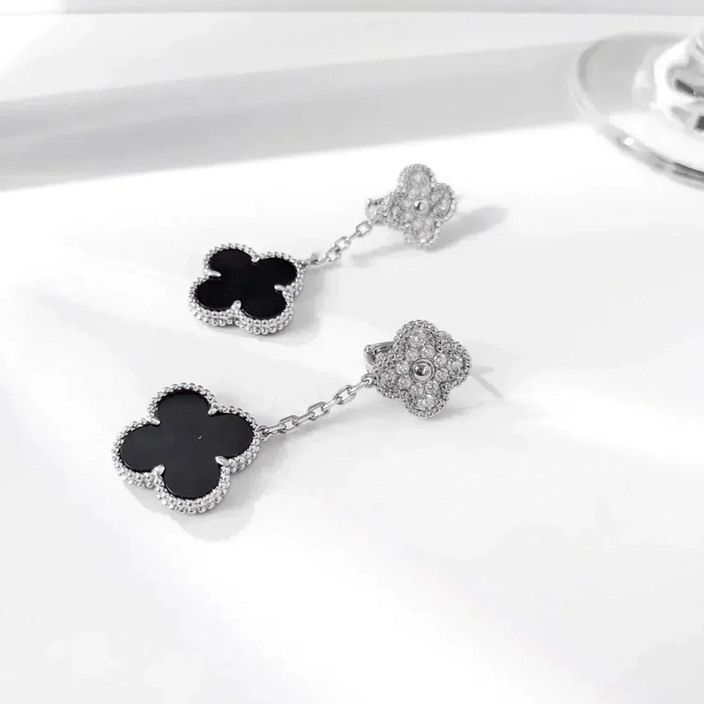 [CiCi]CLOVER 2 MOTIFS  DIAMOND ONYX EARRINGS SILVER