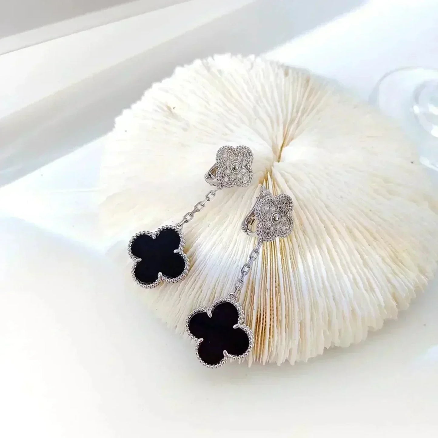 [CiCi]CLOVER 2 MOTIFS  DIAMOND ONYX EARRINGS SILVER