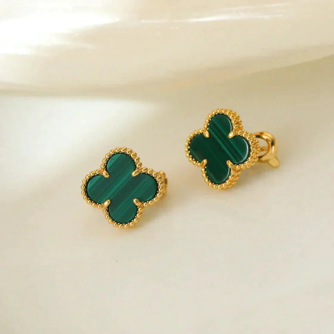 [CiCi]CLOVER MEDIUM 1 MOTIFS MALACHITE  EARRINGS