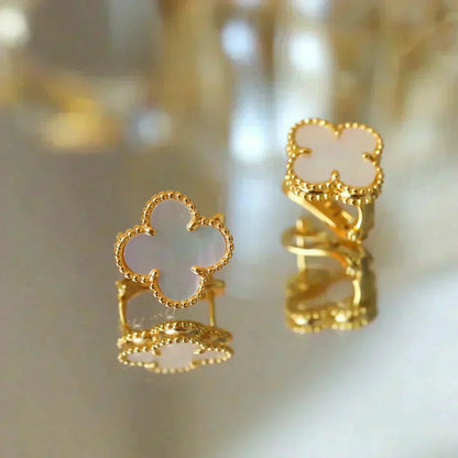 [CiCi]CLOVER MEDIUM 1 MOTIFS  WHITE MOP STUD EARRINGS