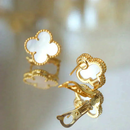 [CiCi]CLOVER MEDIUM 1 MOTIFS  WHITE MOP STUD EARRINGS