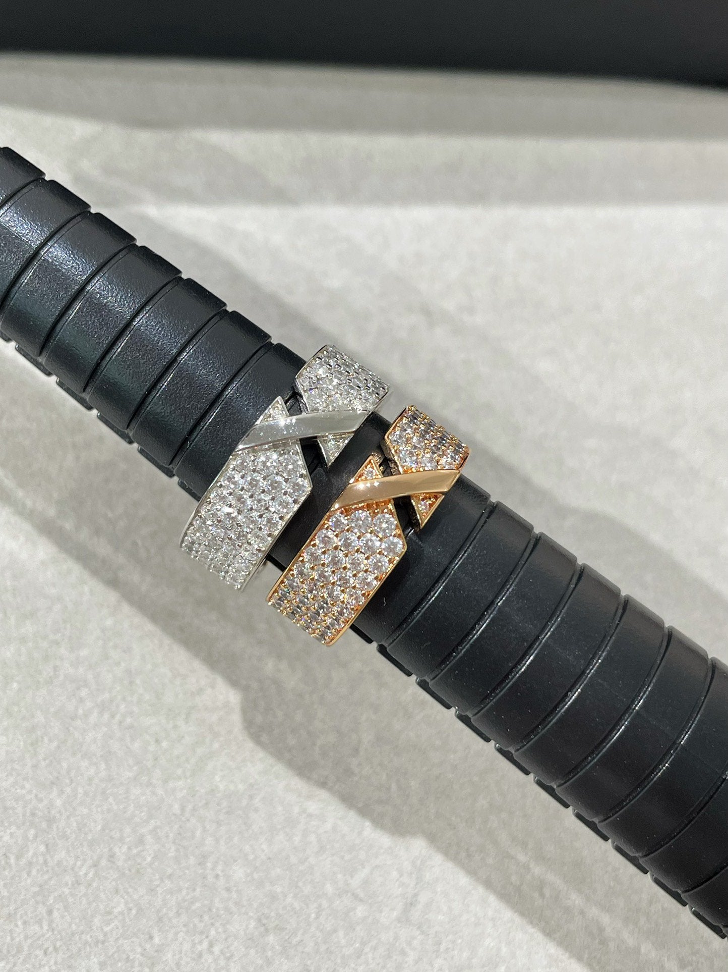 [CiCi]LIENS EVIDENCE  DIAMOND PAVED RING