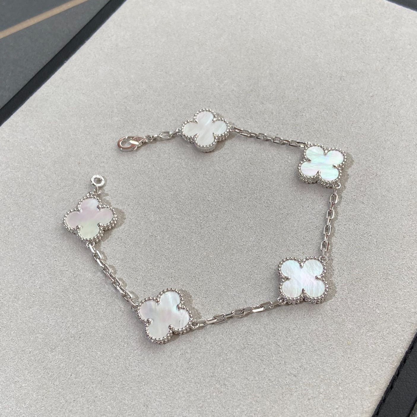 [CiCi]CLOVER WHITE PEARL MOP 5 MOTIV ARMBANDKOLLEKTION