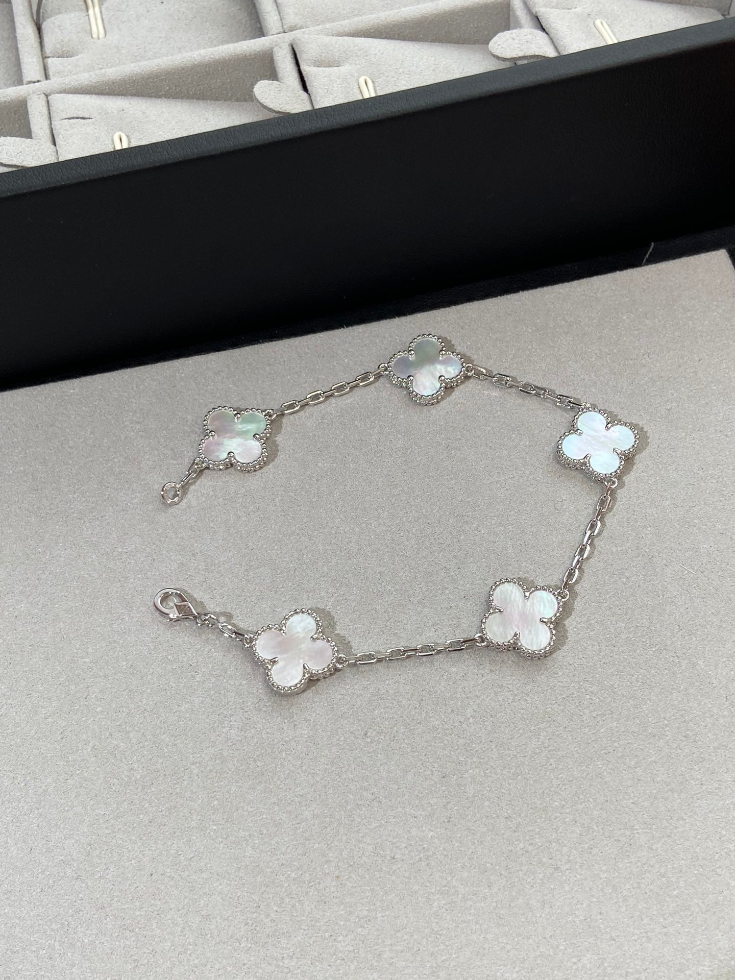 [CiCi]CLOVER WHITE PEARL MOP 5 MOTIV ARMBANDKOLLEKTION