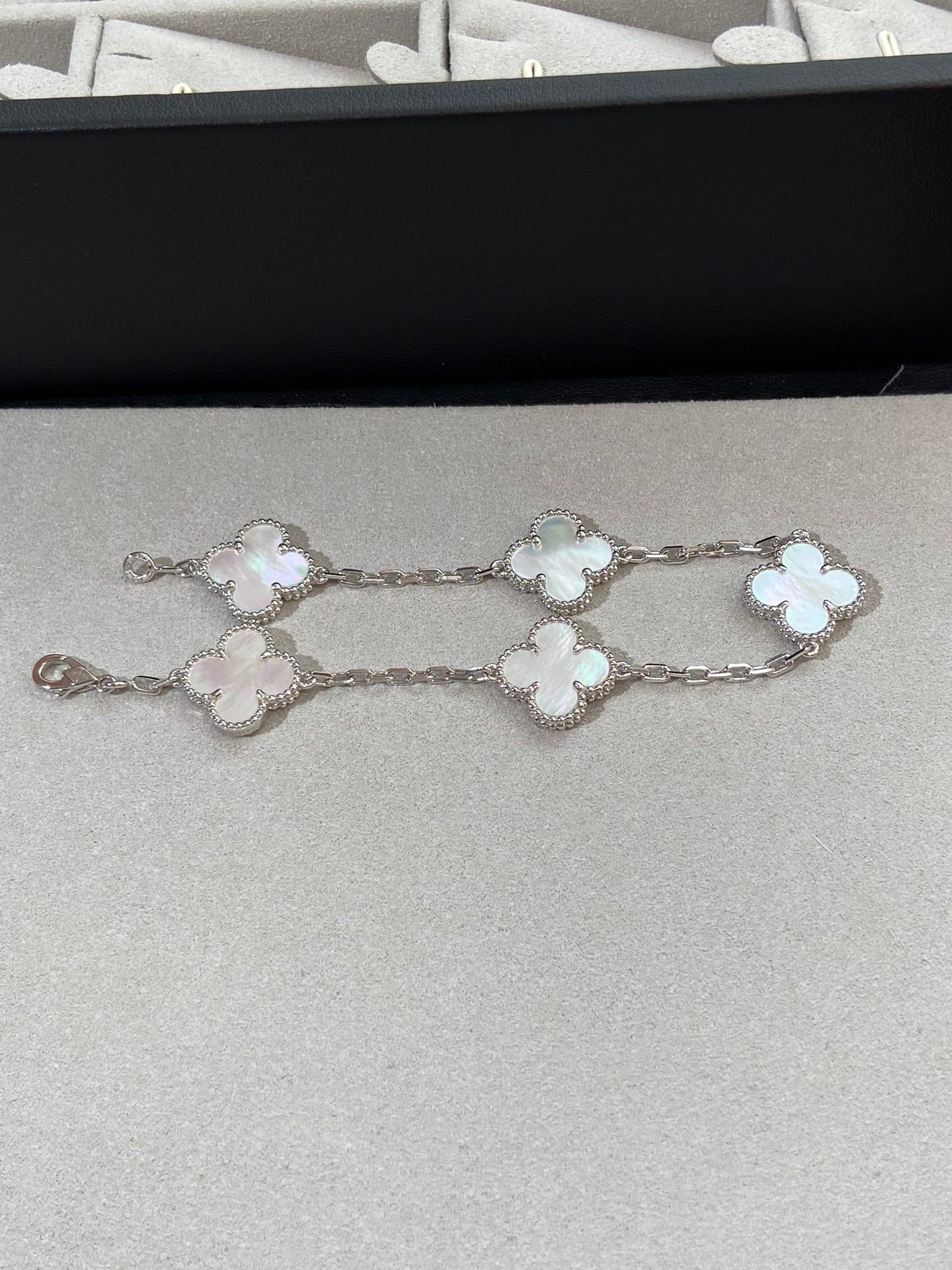 [CiCi]CLOVER WHITE PEARL MOP 5 MOTIV ARMBANDKOLLEKTION