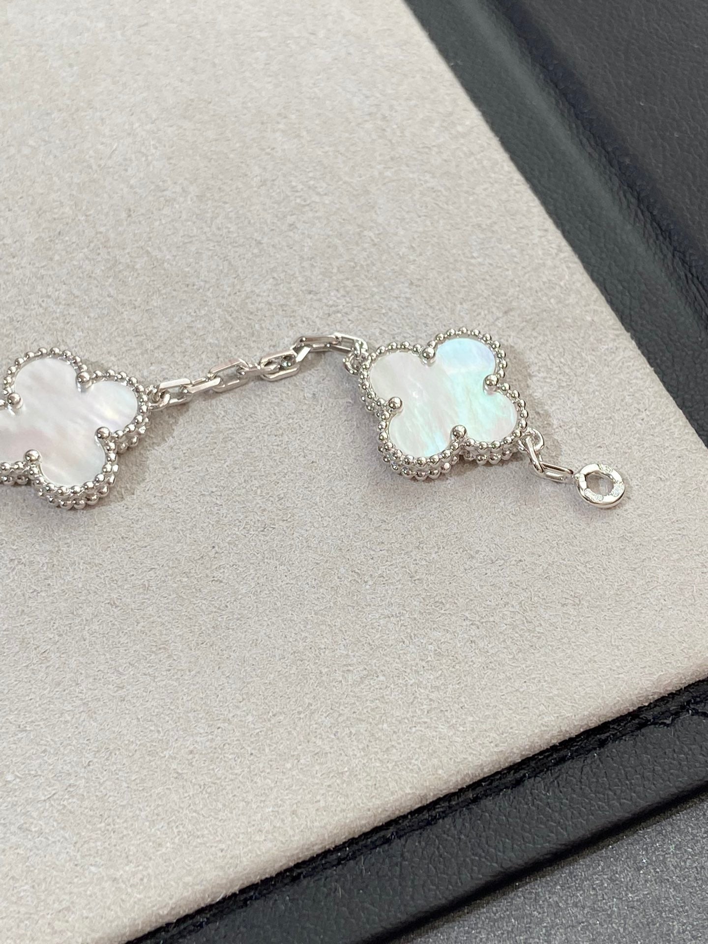 [CiCi]CLOVER WHITE PEARL MOP 5 MOTIV ARMBANDKOLLEKTION