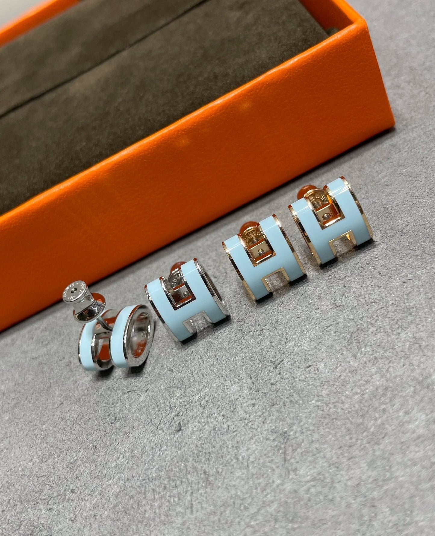 [CiCi]POP H SKY BLUE STUD EARRINGS