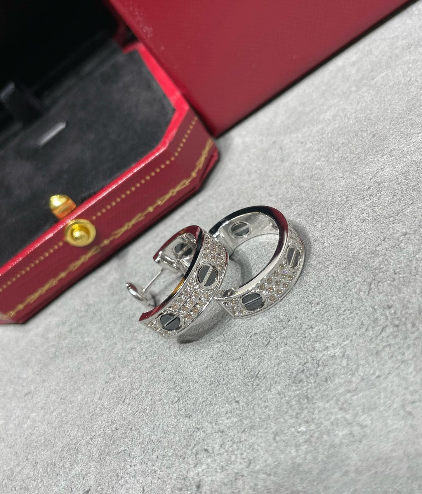 [CiCi]LOVE CERAMIC DIAMOND PAVED SILVER EARRINGS