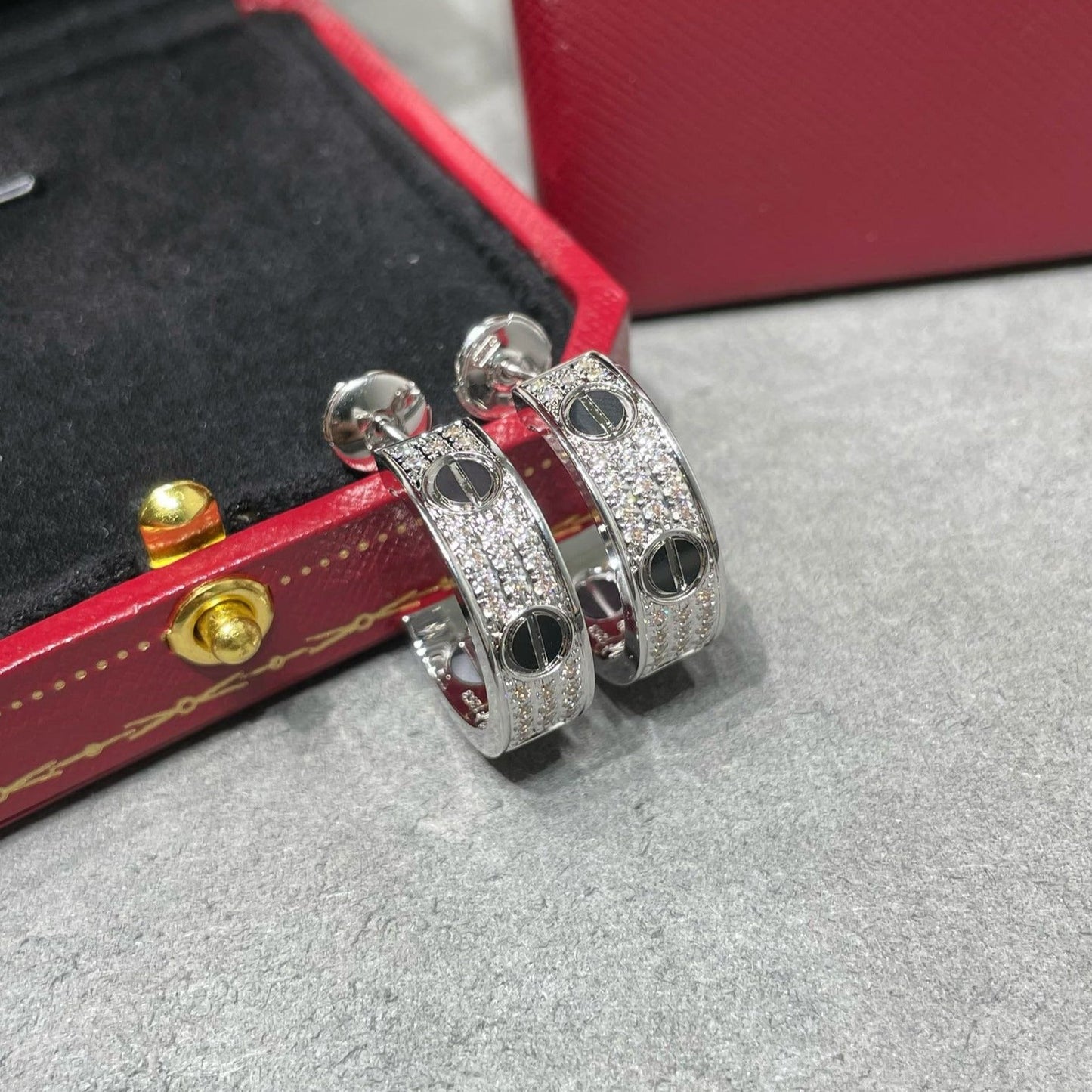 [CiCi]LOVE CERAMIC DIAMOND PAVED SILVER EARRINGS