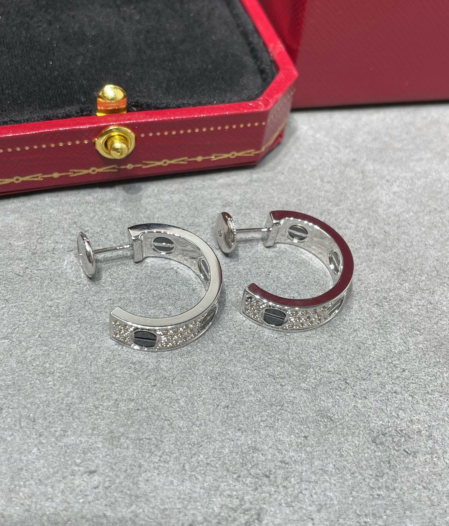 [CiCi]LOVE CERAMIC DIAMOND PAVED SILVER EARRINGS