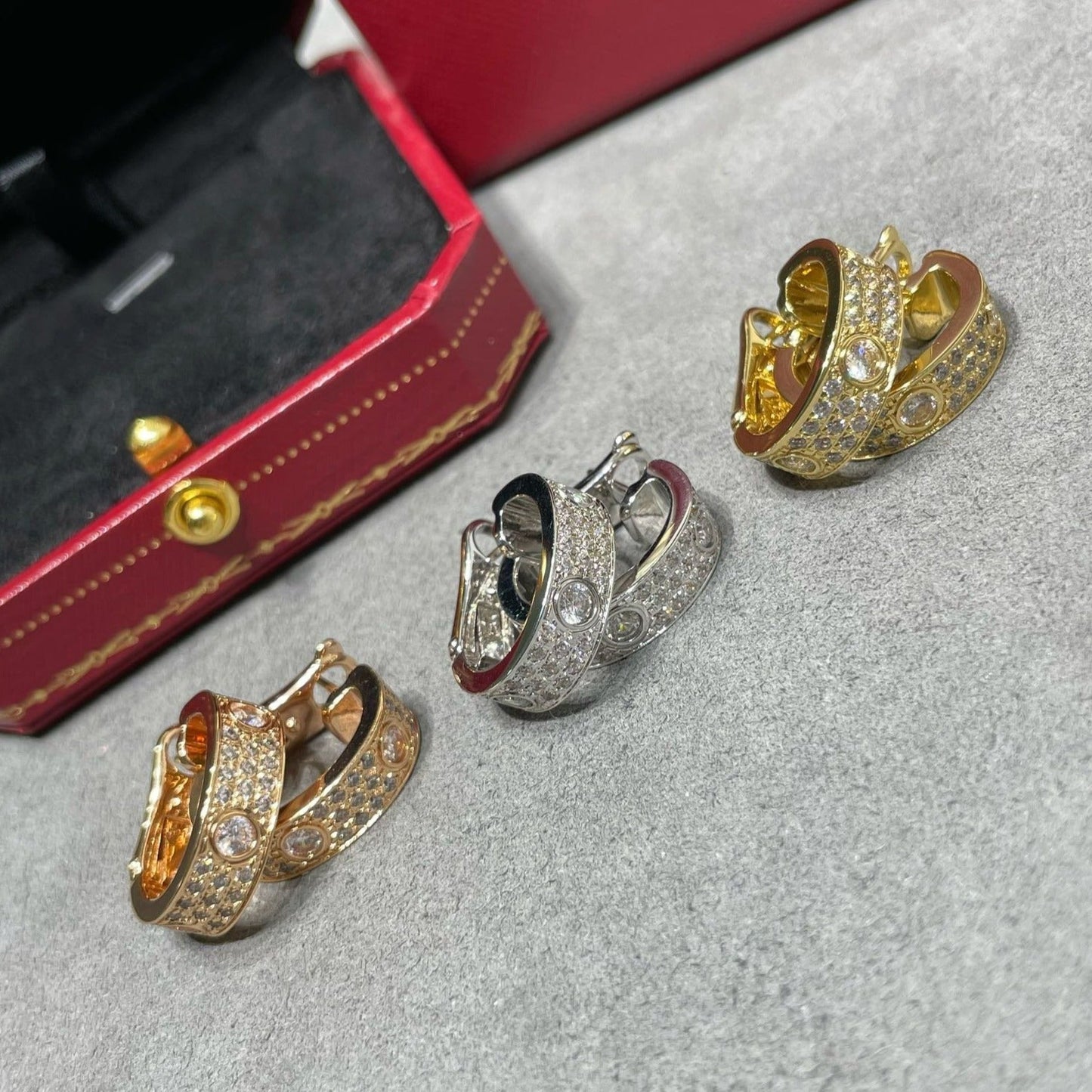 [CiCi]LOVE 5.5MM DIAMOND PAVED EARRINGS
