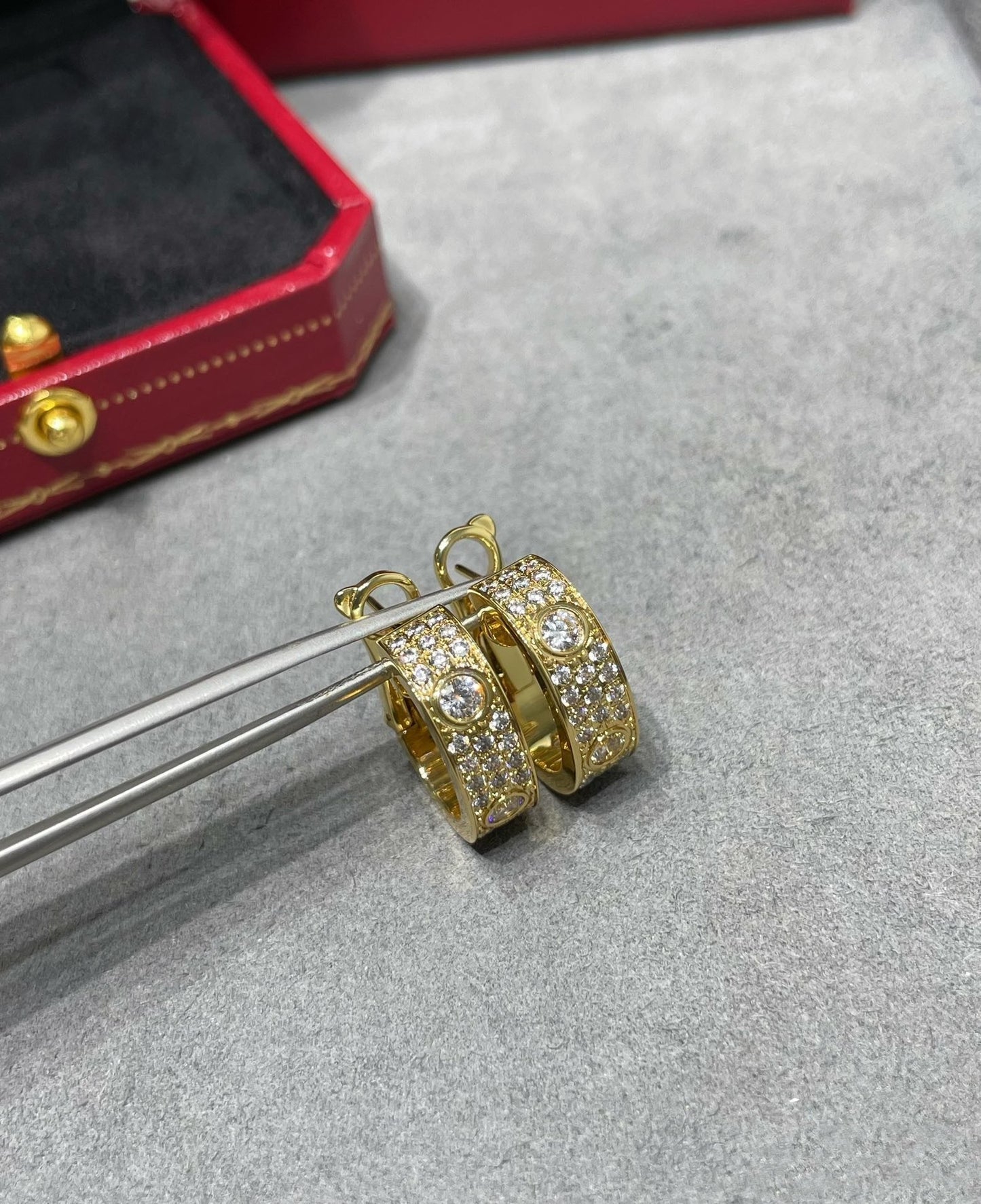 [CiCi]LOVE 5.5MM DIAMOND PAVED EARRINGS