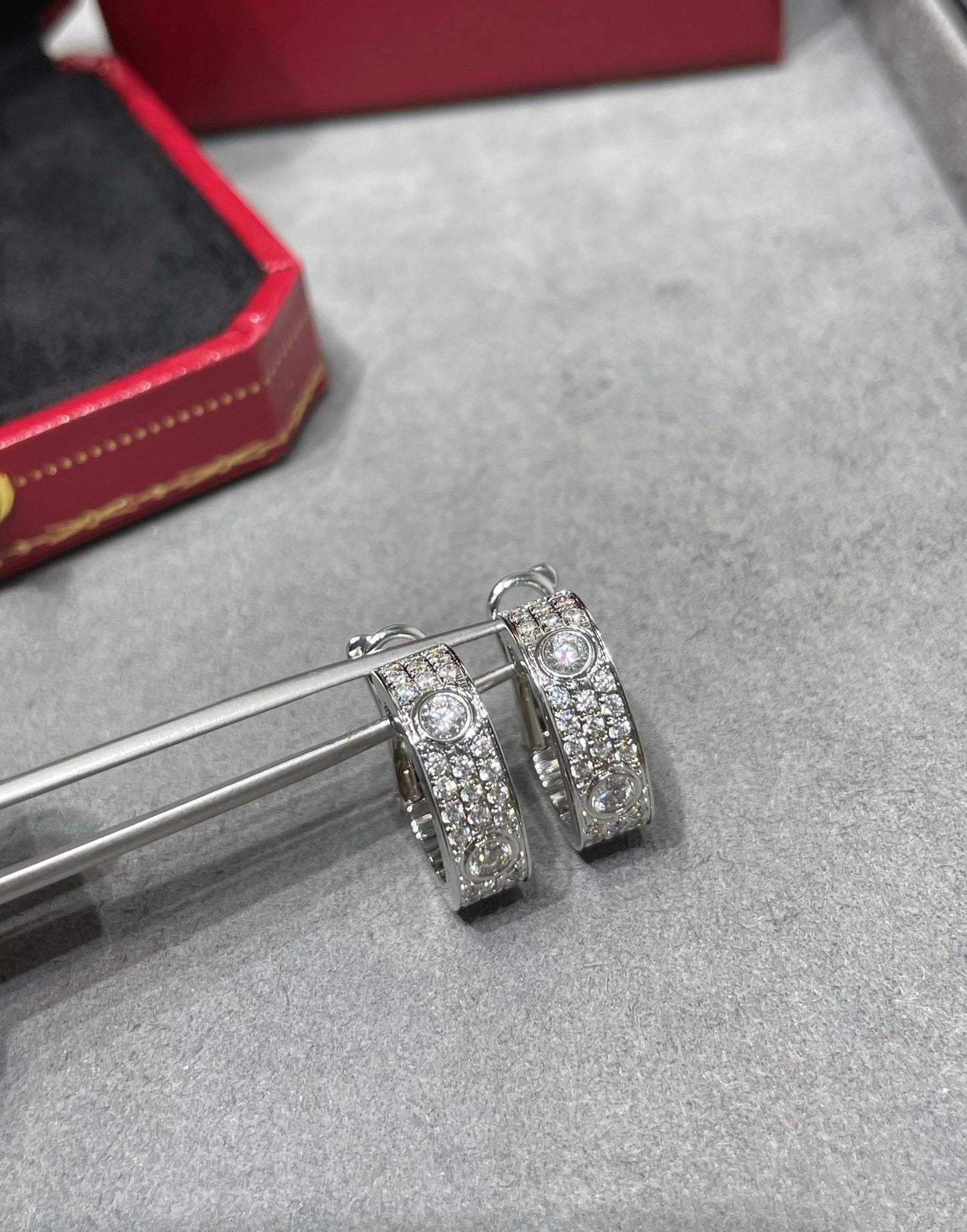 [CiCi]LOVE 5.5MM DIAMOND PAVED EARRINGS