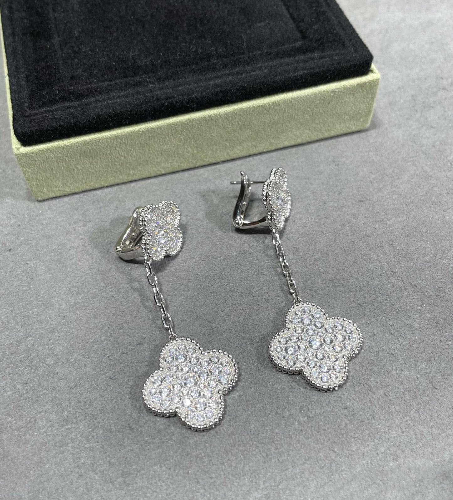 [CiCi]CLOVER 2 MOTIFS DIAMOND PAVED SILVER EARRINGS