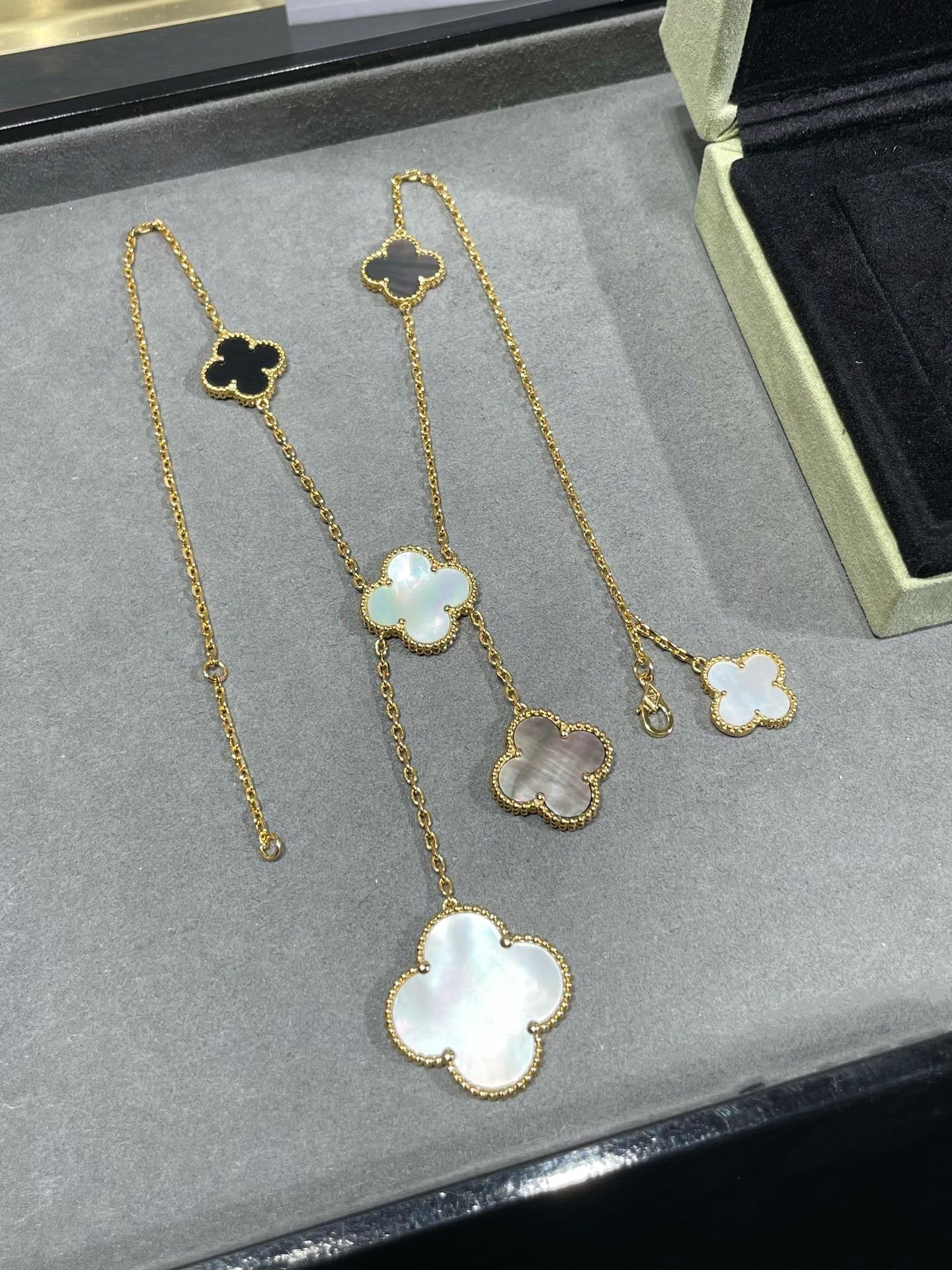 [CiCi]CLOVER 6 MOTIF MOP ONYX GOLD NECKLACE