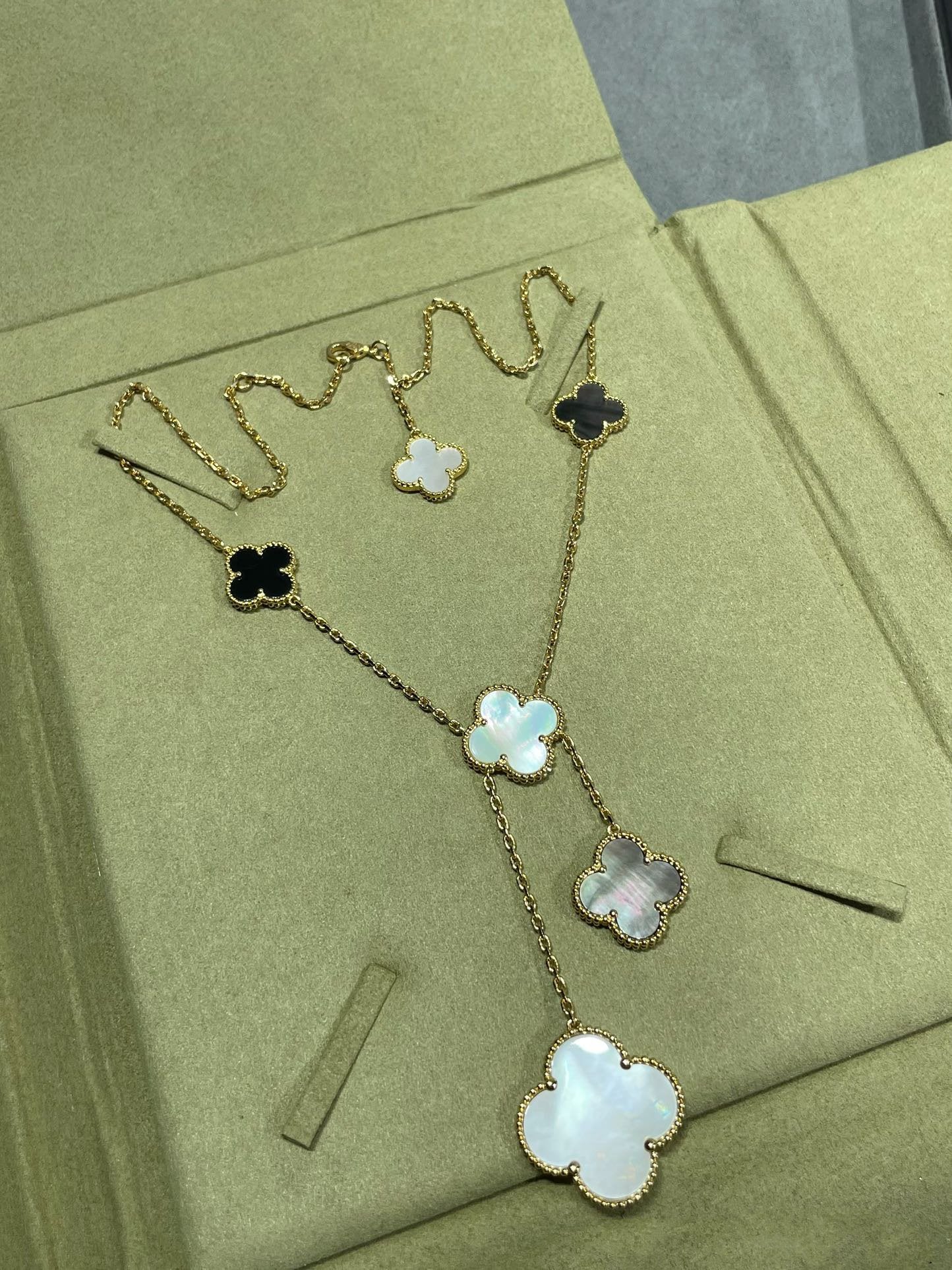 [CiCi]CLOVER 6 MOTIF MOP ONYX GOLD NECKLACE