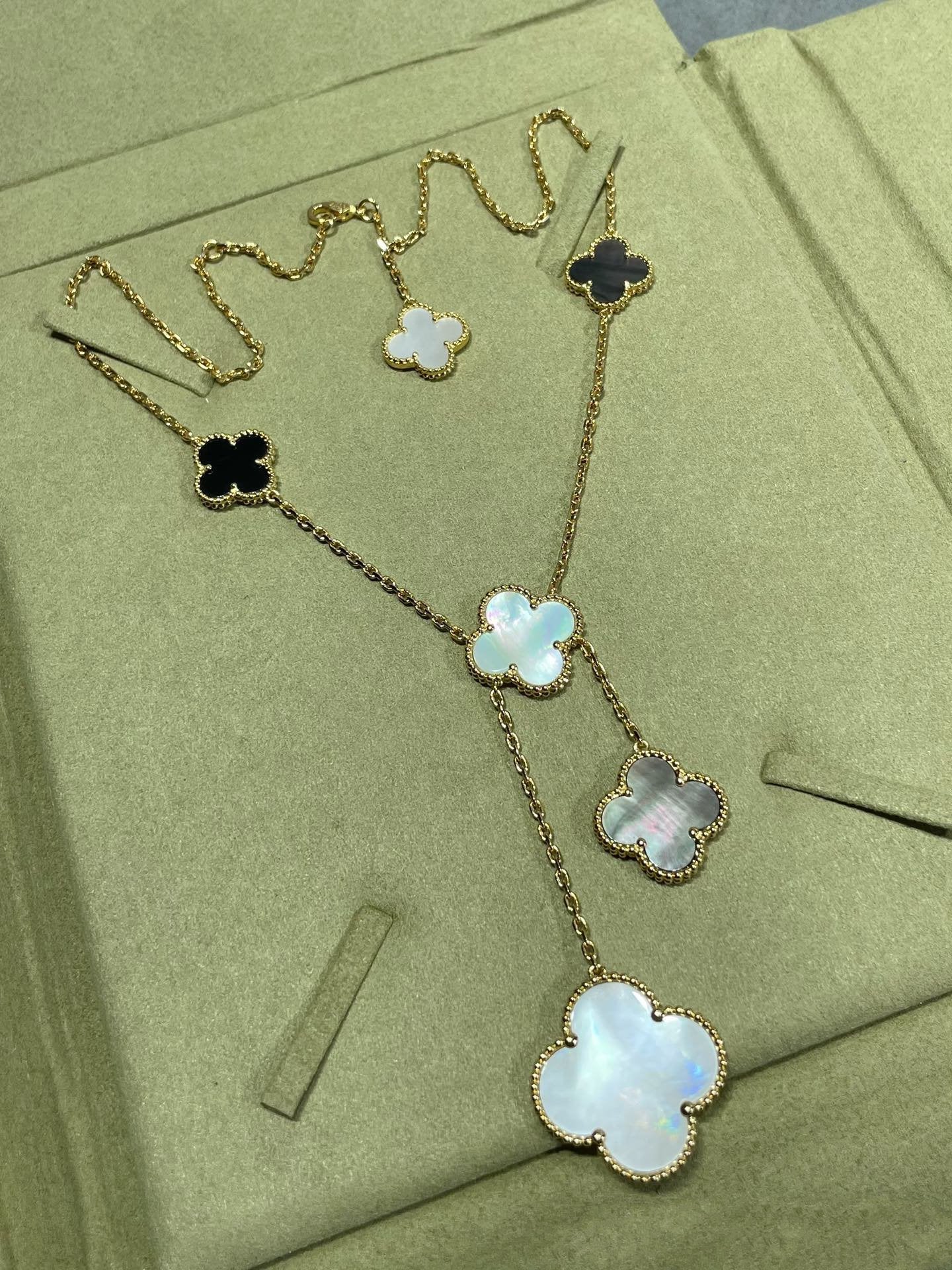 [CiCi]CLOVER 6 MOTIF MOP ONYX GOLD NECKLACE
