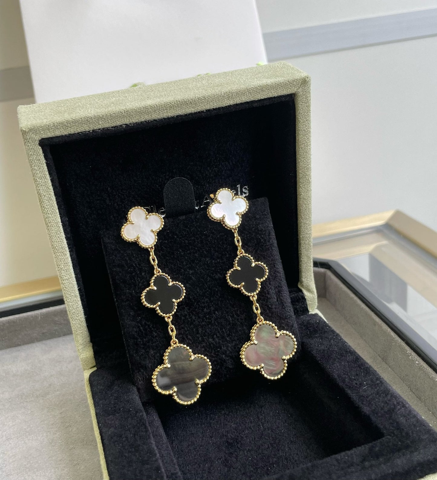 [CiCi]CLOVER 3 MOTIF MOP ONYX DARK MOP PINK GOLD EARRINGS