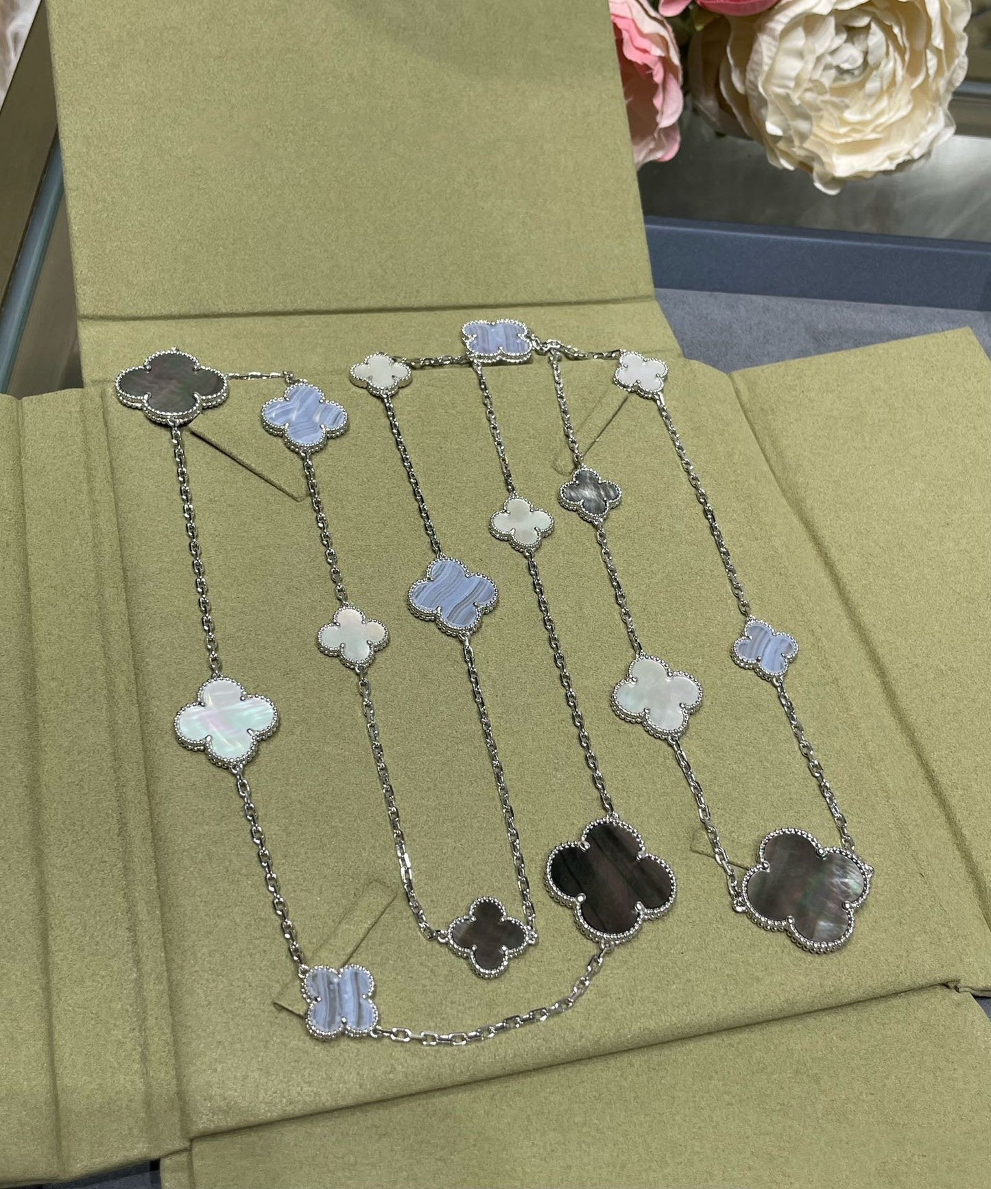 [CiCi]CLOVER 16 MOTIF CHALCEDONY MOP SILVER NECKLACE