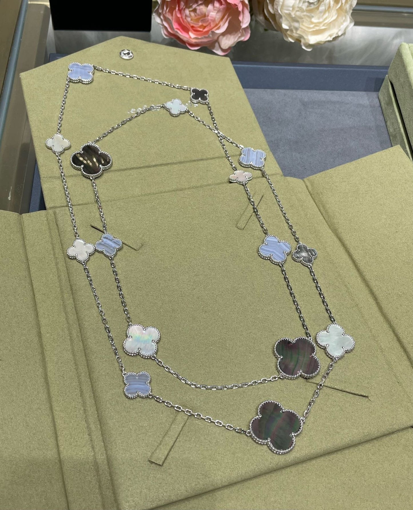[CiCi]CLOVER 16 MOTIF CHALCEDONY MOP SILVER NECKLACE