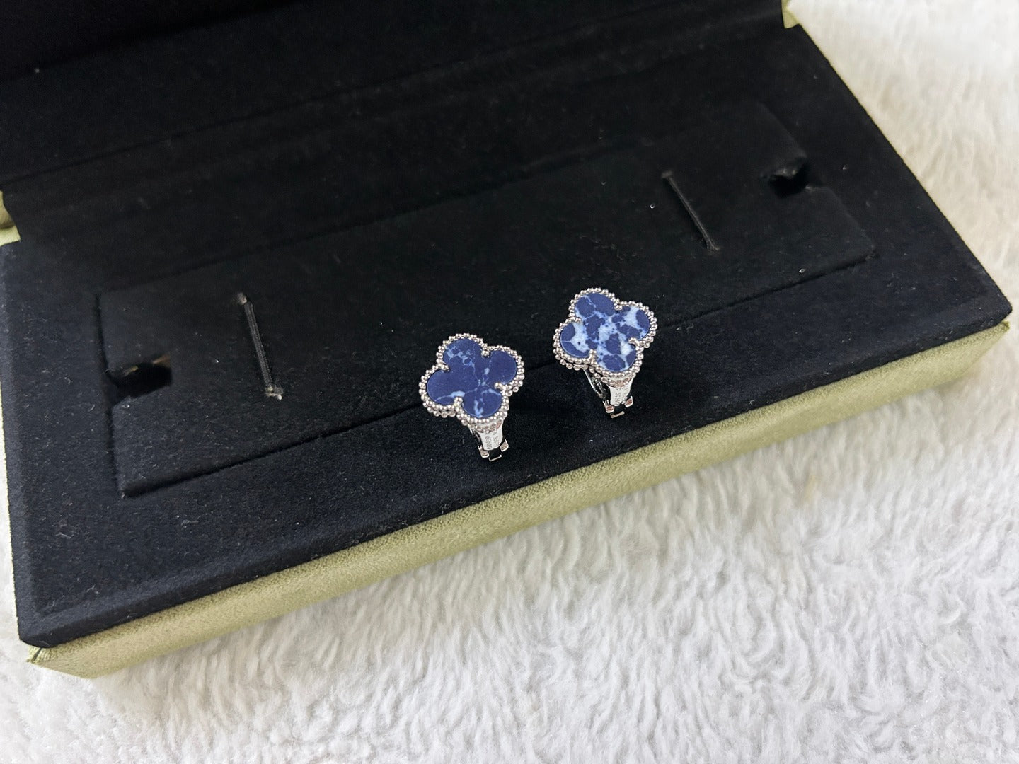 [CiCi]CLOVER PIETERSITE MEDIUM STUD EARRINGS