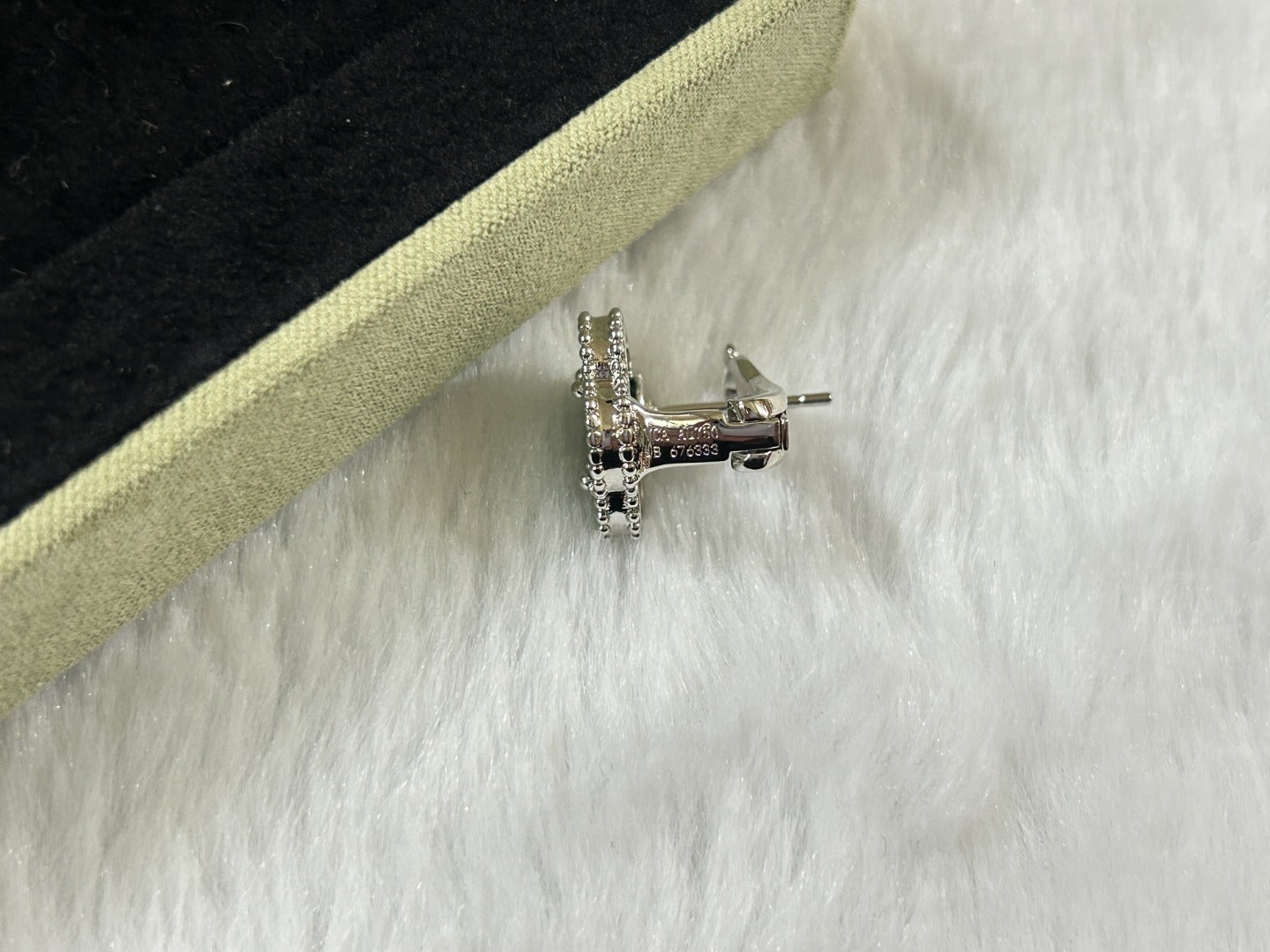 [CiCi]CLOVER PIETERSITE MEDIUM STUD EARRINGS