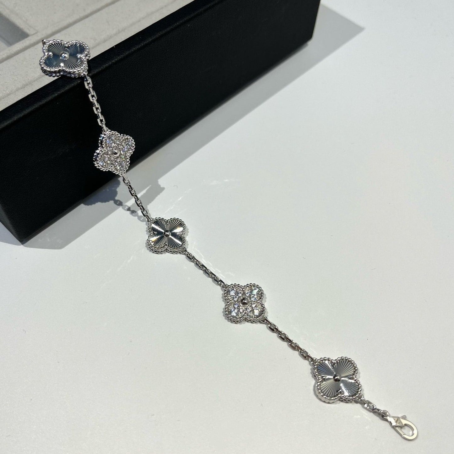 [CiCi] CLOVER 5 MOTIF LASER BRACELET COLLECTION