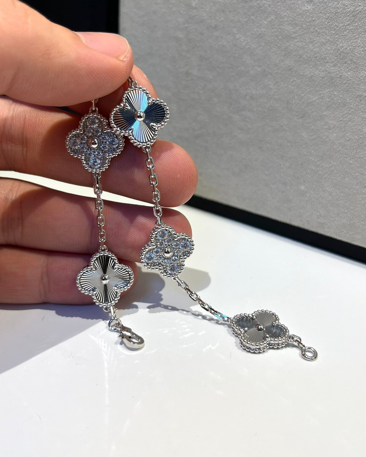 [CiCi] CLOVER 5 MOTIF LASER BRACELET COLLECTION
