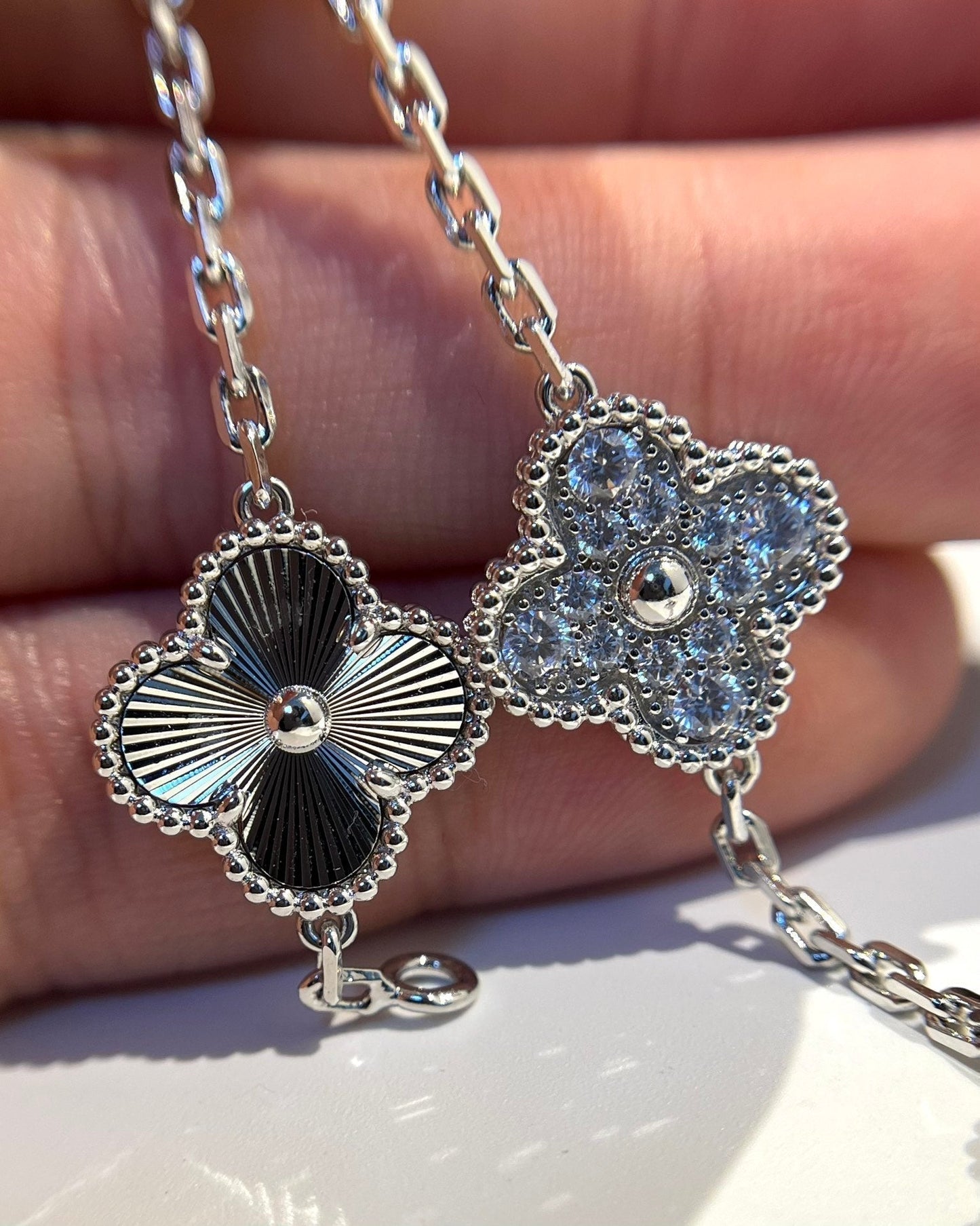 [CiCi] CLOVER 5 MOTIF LASER BRACELET COLLECTION