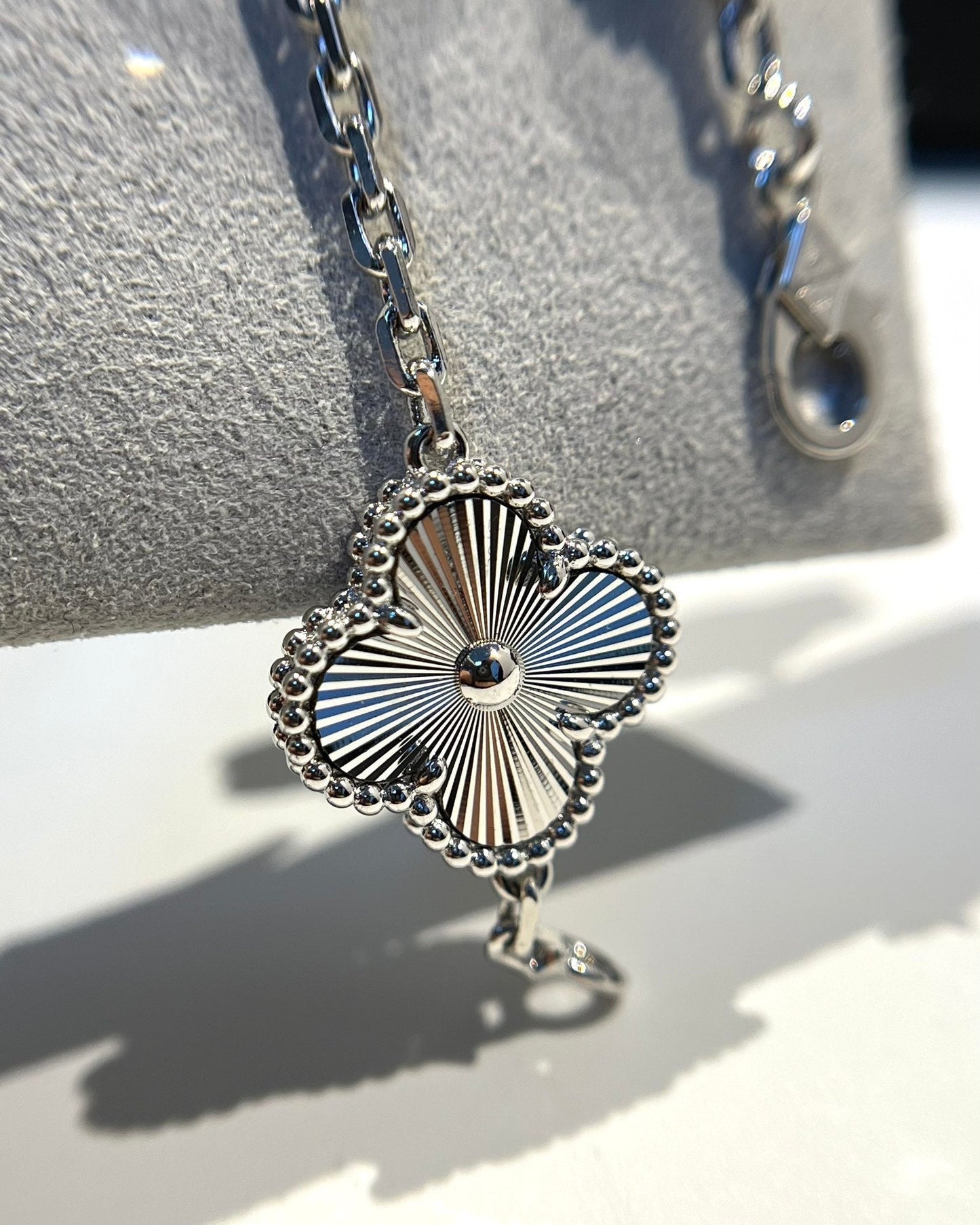 [CiCi] CLOVER 5 MOTIF LASER BRACELET COLLECTION